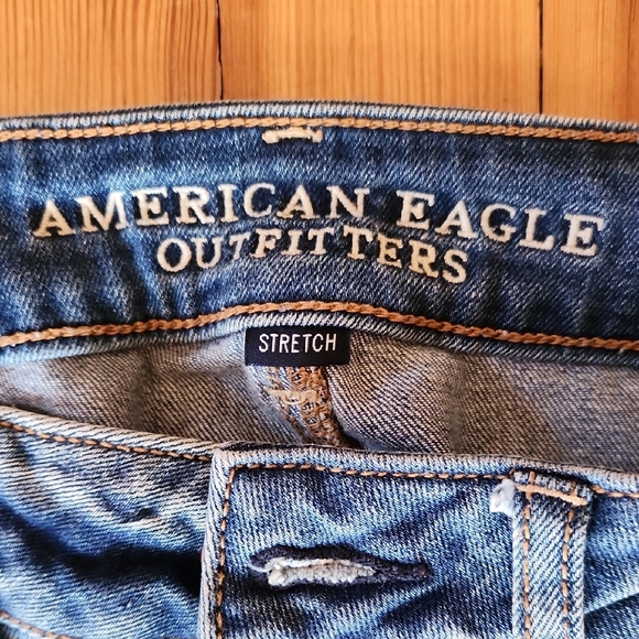 American Eagle Outfitters Ripped Blue Jeans W/ Bonus all Cotton Bandanas - Picture 3 of 5